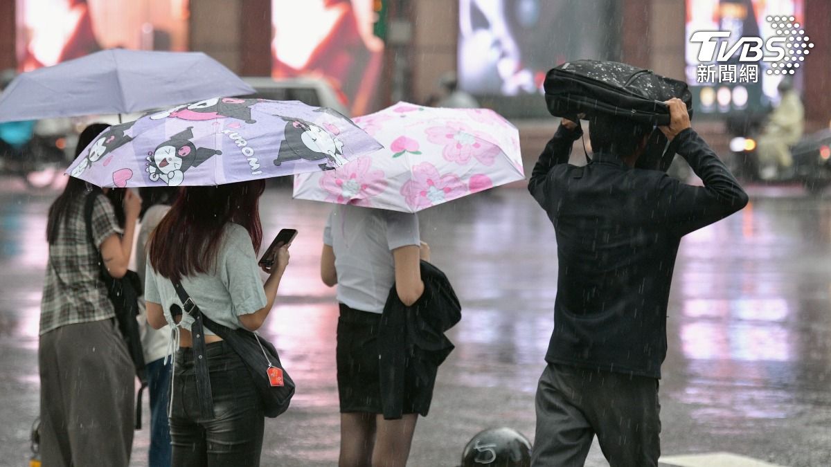 天氣/蝴蝶颱風轉彎甩水!全台雨彈最猛時間曝