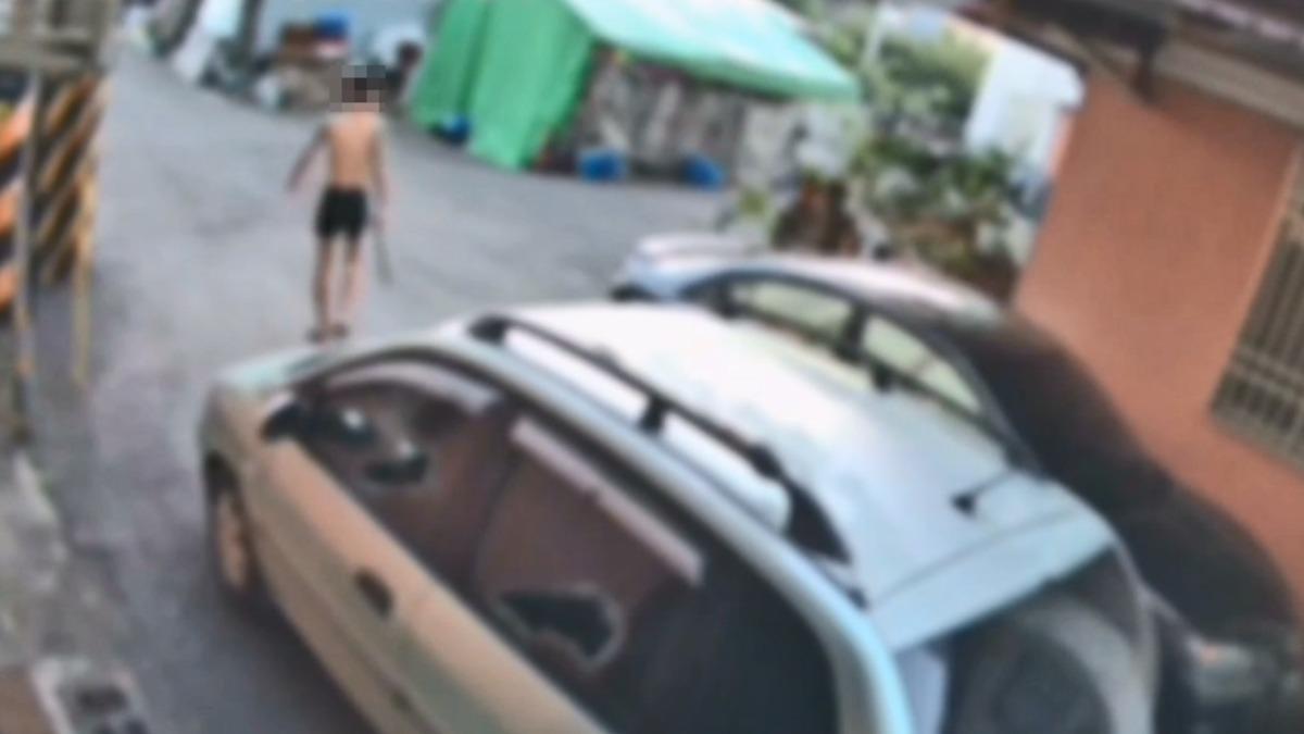男子5月曾砸車。（圖／翻攝Facebook●【爆料公社】●）