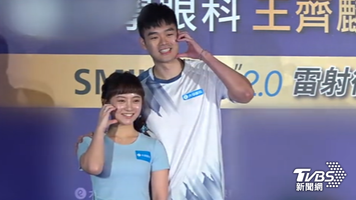 羽球金牌選手王齊麟和陳詩媛登記結婚,今(6/11)首度亮相。圖/TVBS