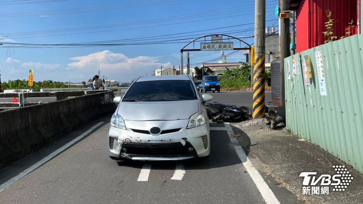 屏東縣萬丹鄉昨(11)日發生死亡車禍。(圖/TVBS)