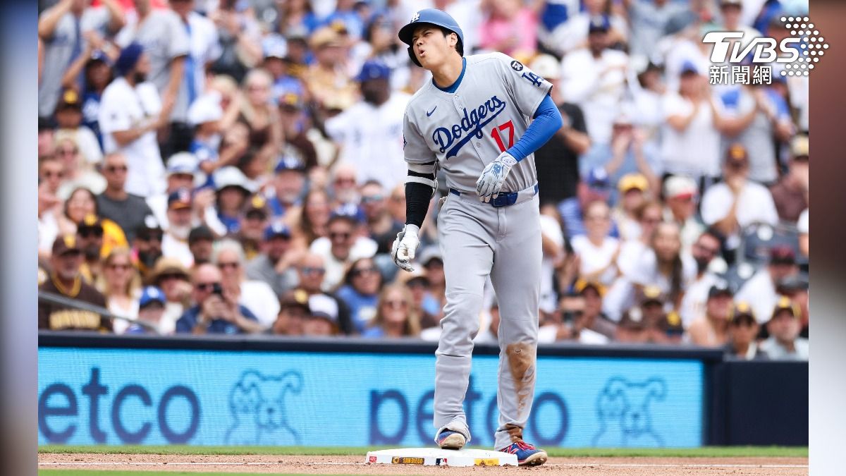 大谷翔平驚險三壘安!跑壘被踩腳表情好痛 賽後教練報平安