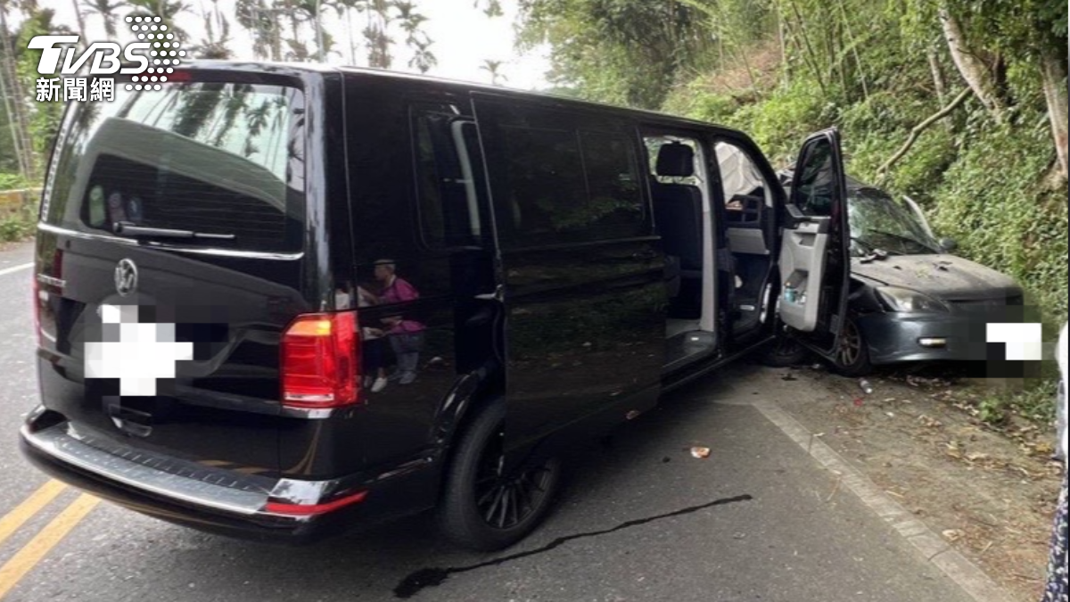 南投嚴重車禍!64歲男開山路酒駕逆向 撞廂型車7傷1命危