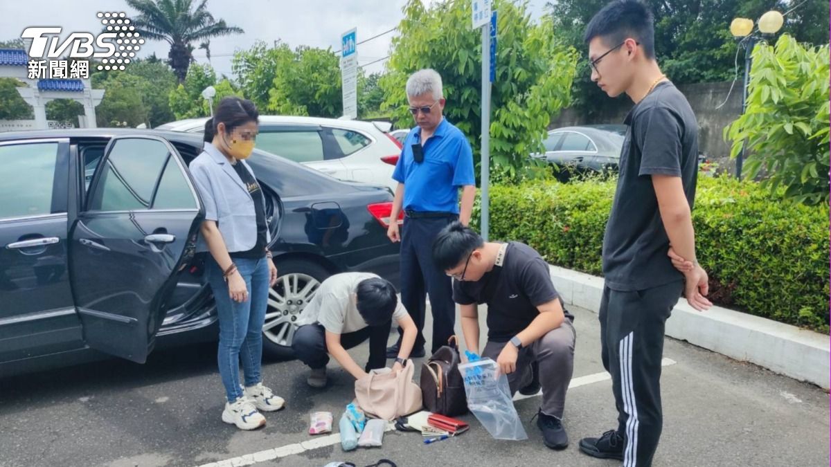 警方前後包夾詐騙集團。(圖/TVBS)