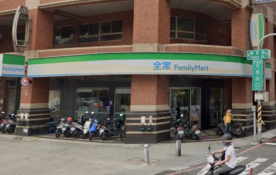 全家高雄華山店開出200萬特獎。（圖／翻攝自Google Map）