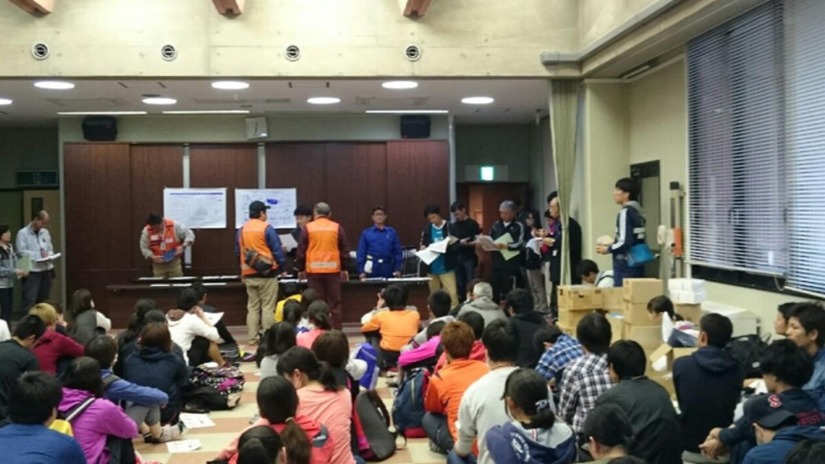 熊本大學生們積極參與災害支援活動。（圖／熊本大學數位資料庫提供）