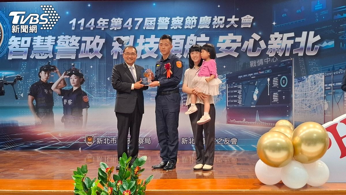 新北市表揚模範警察 侯友宜曝好消息:5億經費汰換警用車輛