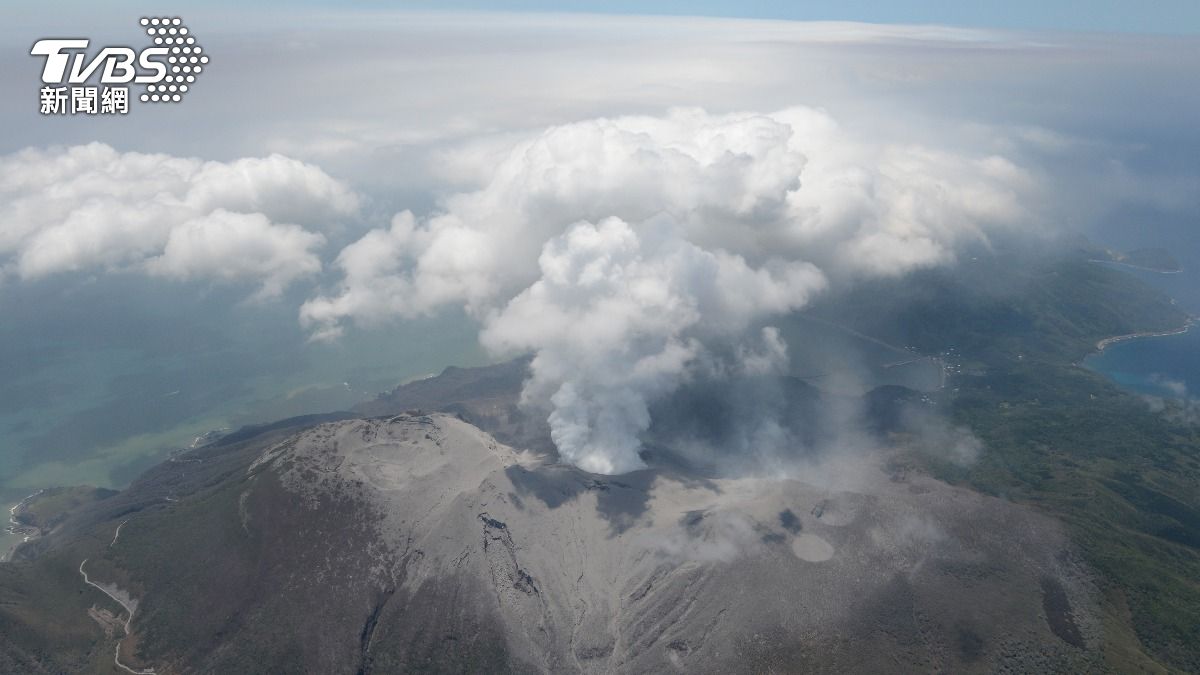 10天狂震140次 日本口永良部島「上修」火山噴發警戒