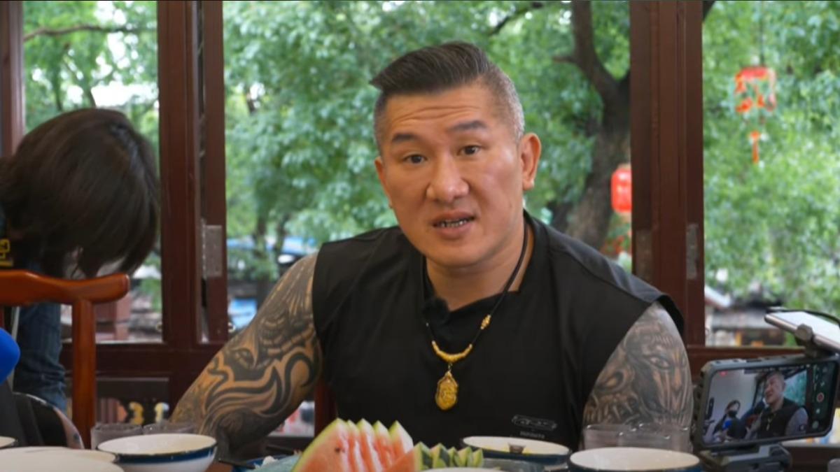 偷臭館長?八曜和茶推「800元奶茶套組」 11杯799元+1元塑膠袋