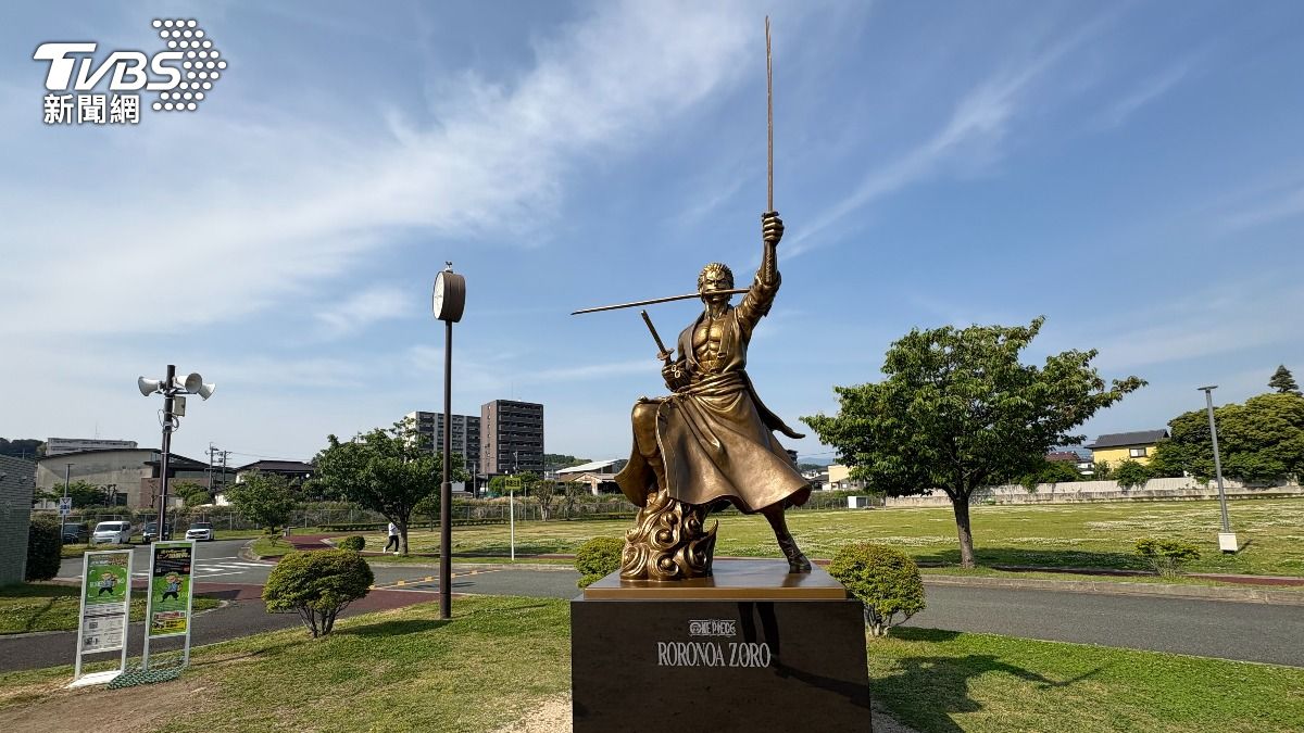 索隆雕像位於在熊本地震中遭受重創的大津町,為海賊一夥中最後設置的雕像。(圖/游雅嵐攝)