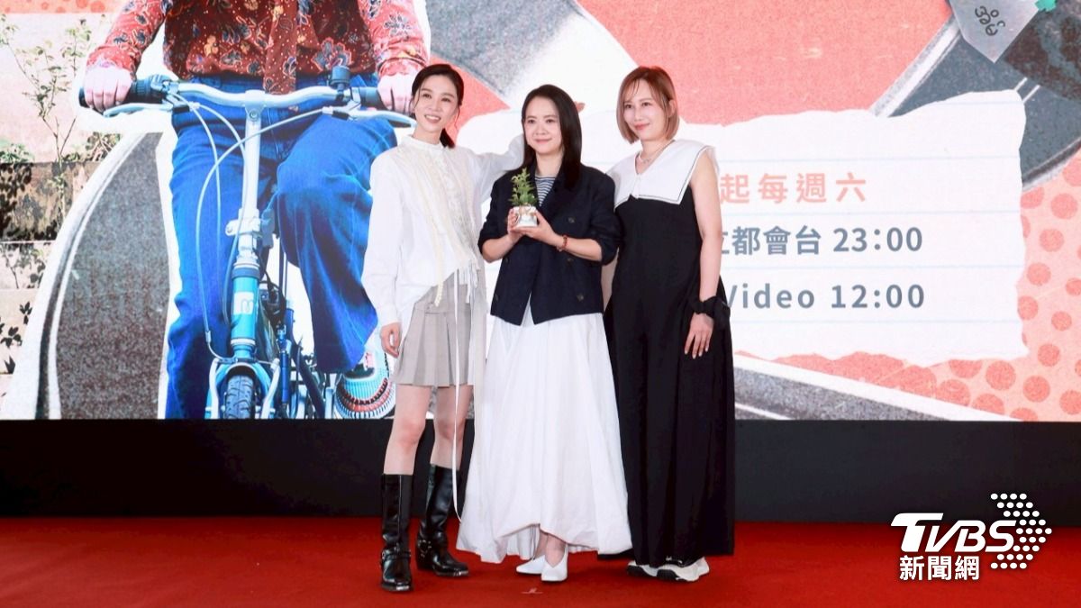 謝盈萱（左起）、曾寶儀、瑪菲司出席《我們回家吧3》首映會。（圖／趙世平攝）