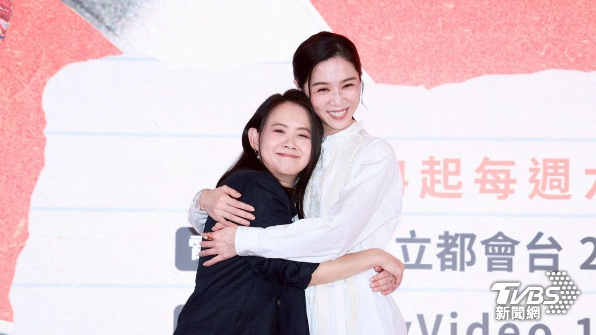 謝盈萱（右）、曾寶儀是15年好友。（圖／趙世平攝）