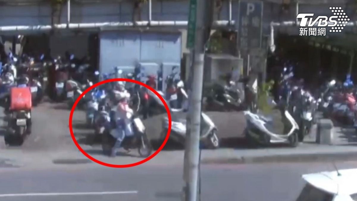 新北6旬婦逆向挨罰當街尿失禁 警遭控「沒同理心」被記申誡