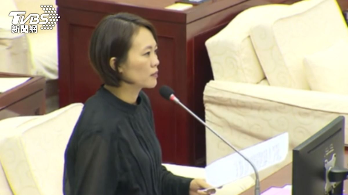 獨家/痛罵總統「三親等禁令」 簡舒培:超級蠢(圖/TVBS)