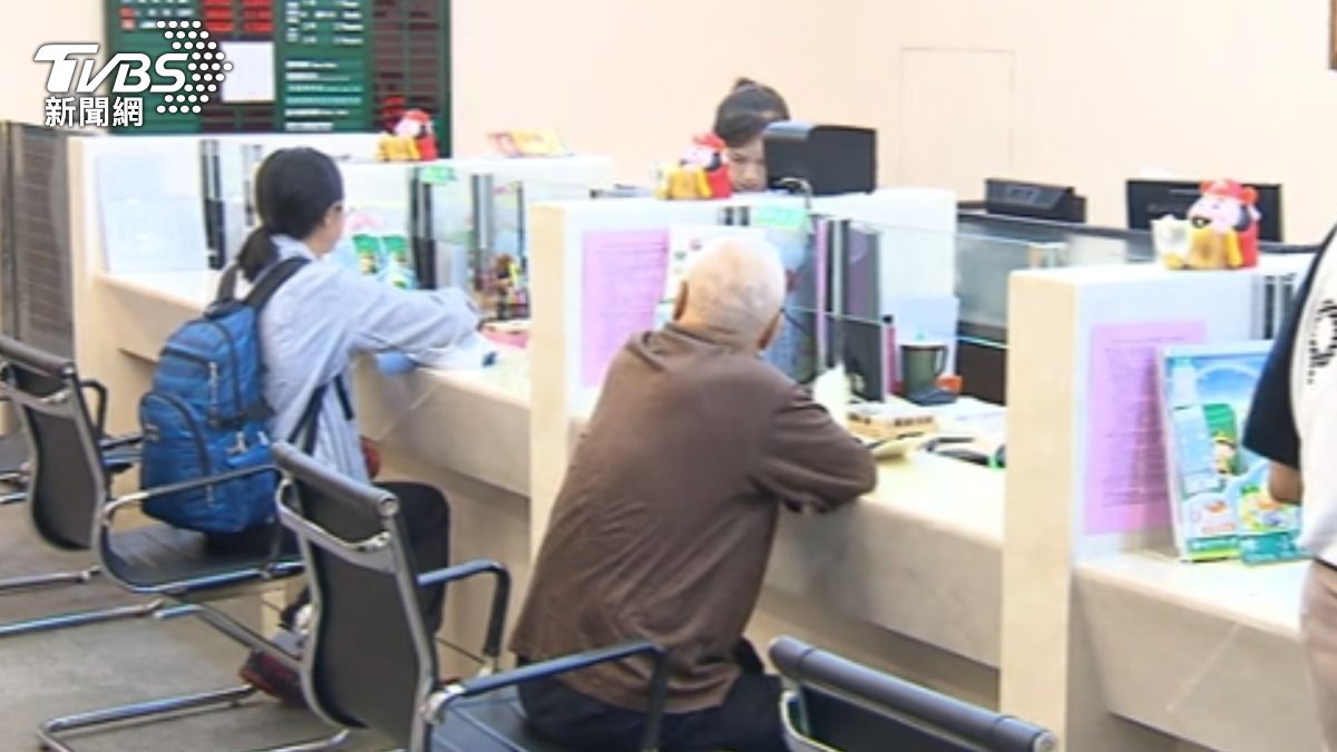 圖/TVBS 民眾了解退休相關資訊