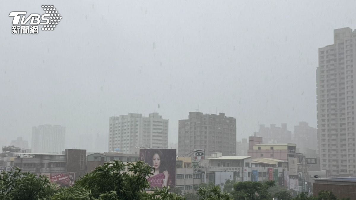 快訊/大雨狂炸!高雄再宣布「這1區」中午起停班課 放假資訊一次看
