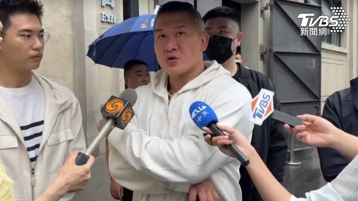 館長上海高喊「兩岸都同胞」!陸網友不屑狂撇:誰跟你一家人