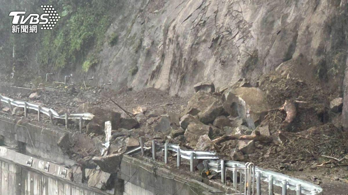 快訊／豪雨襲南台灣！台3線「土石狂瀉」　雙向交通阻斷中