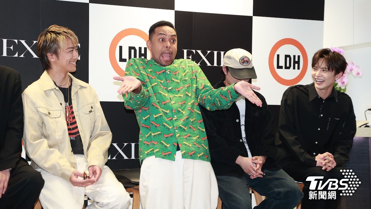 NESMITH(左二)用中文「你幹嘛」表演招牌哏。(圖/黃城碩攝)
