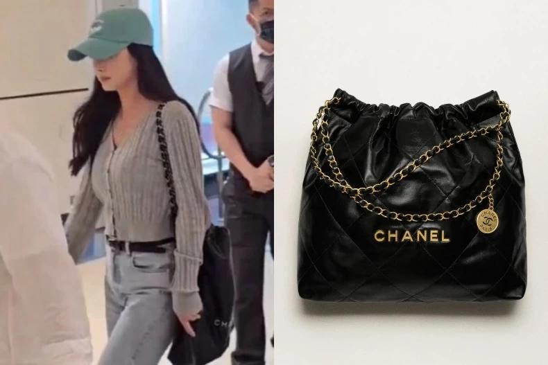 金泰希揹著CHANEL 22包,新台幣211,100元。(圖/TVBS林志偉攝、CHANEL)