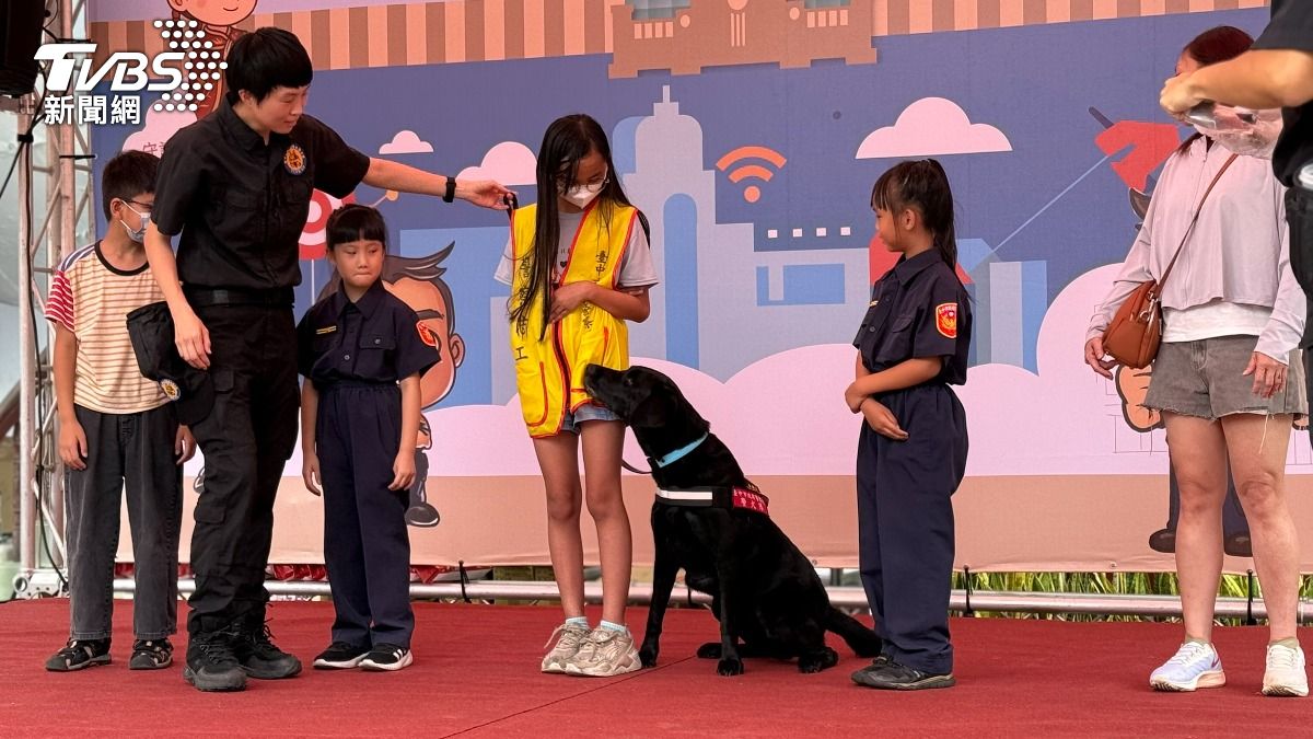 豐原分局也繼2024年再度舉辦家庭日活動,警犬隊也到場演出。(圖/TVBS)