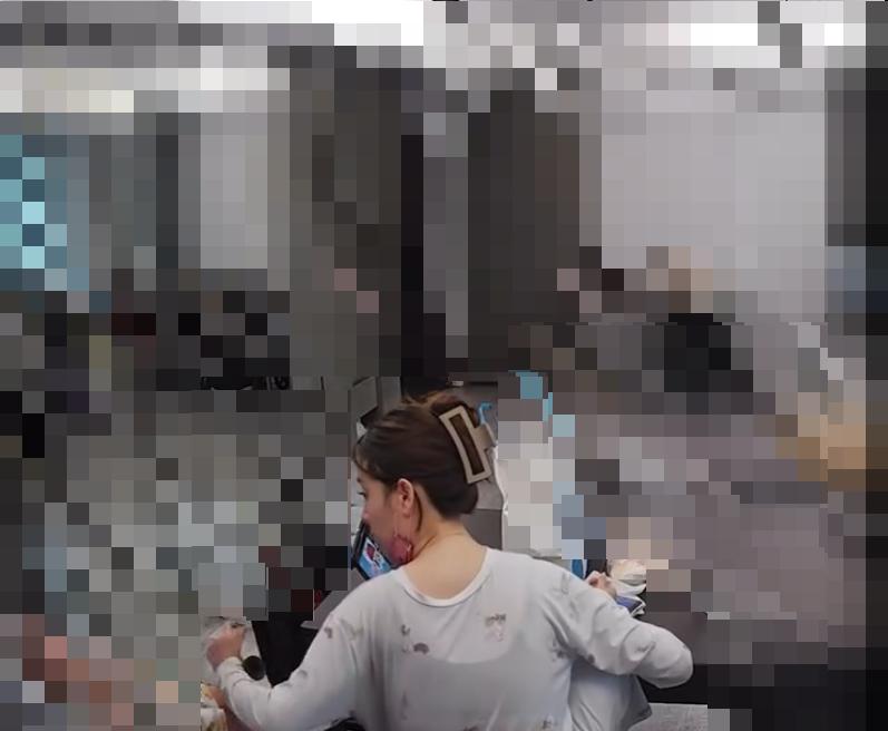 歐陽妮妮獨自在家中照顧兒子。（圖／翻攝自歐陽妮妮Threads）