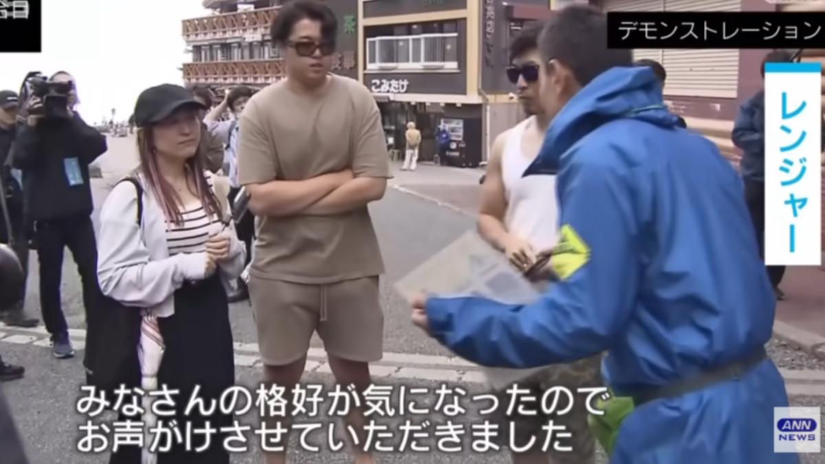 富士山巡山員今年有權阻止「輕裝登山者」入山。(圖/翻攝自AnnnewsCH)