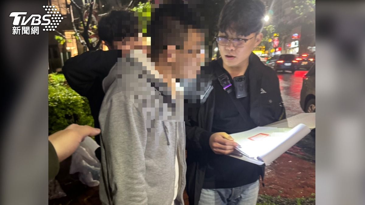 警方查獲第一層藥頭謝男。(圖/TVBS)