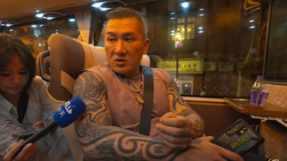 館長被逼表態忍住沒發作。(圖/翻攝自館長惡名昭彰YT頻道)