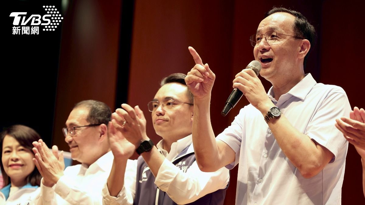 國民黨主席朱立倫提出愛國者行動盼選民投下不同意罷免票,今日與在淡海市民活動中心舉辦綜合座談會,助攻國民黨立委洪孟楷反惡罷。(圖/華子琛攝)