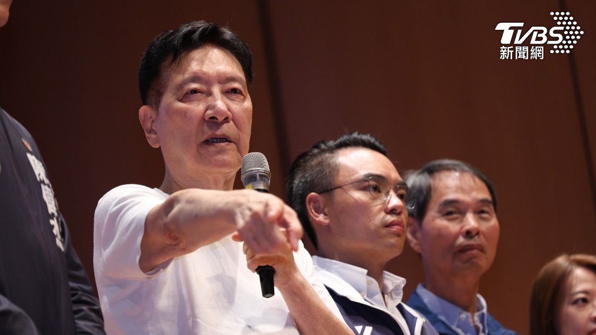來挺洪孟楷！被罷團當面嗆「你反共嗎」　趙少康：我當然反共啊