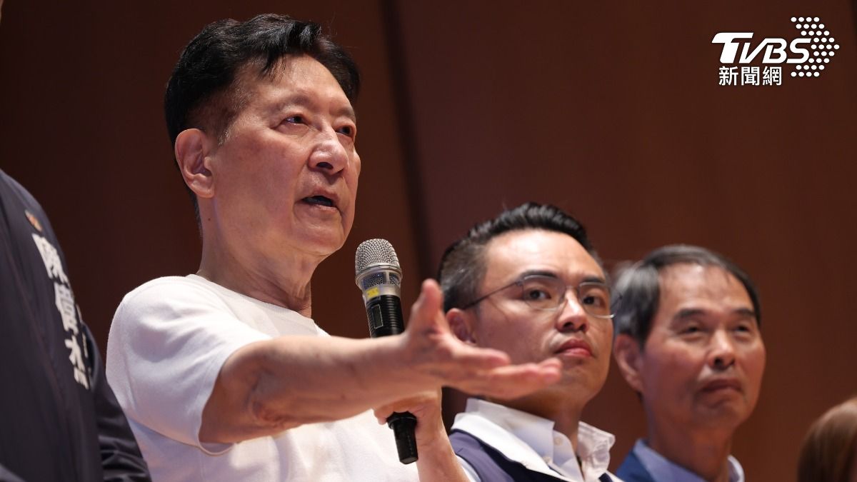 趙少康現身力挺洪孟楷。(圖/華子琛攝)