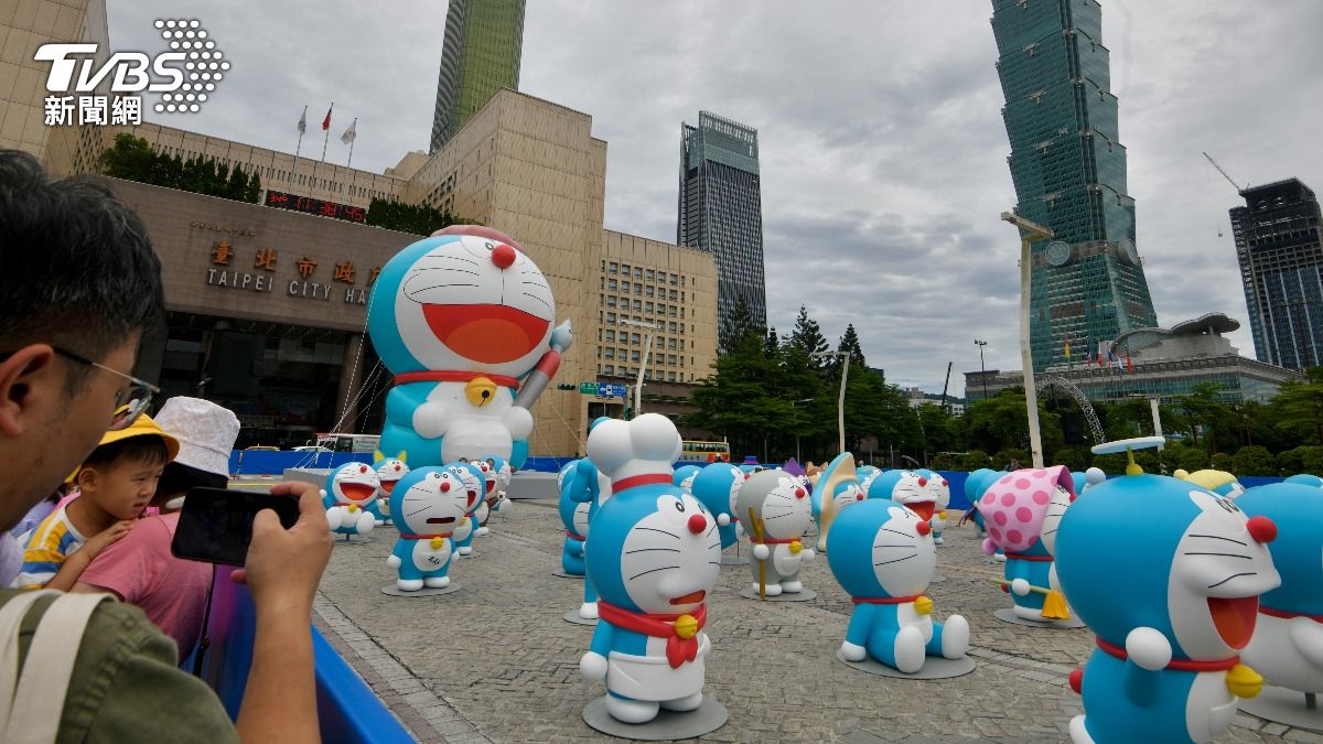 現場還展出近60座不同造型的哆啦A夢立體雕塑。（圖／胡瑞麒攝）