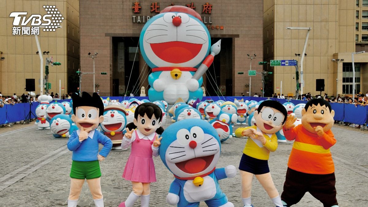 上午10時和下午1時各有一場人偶秀和民眾互動。（圖／胡瑞麒攝）