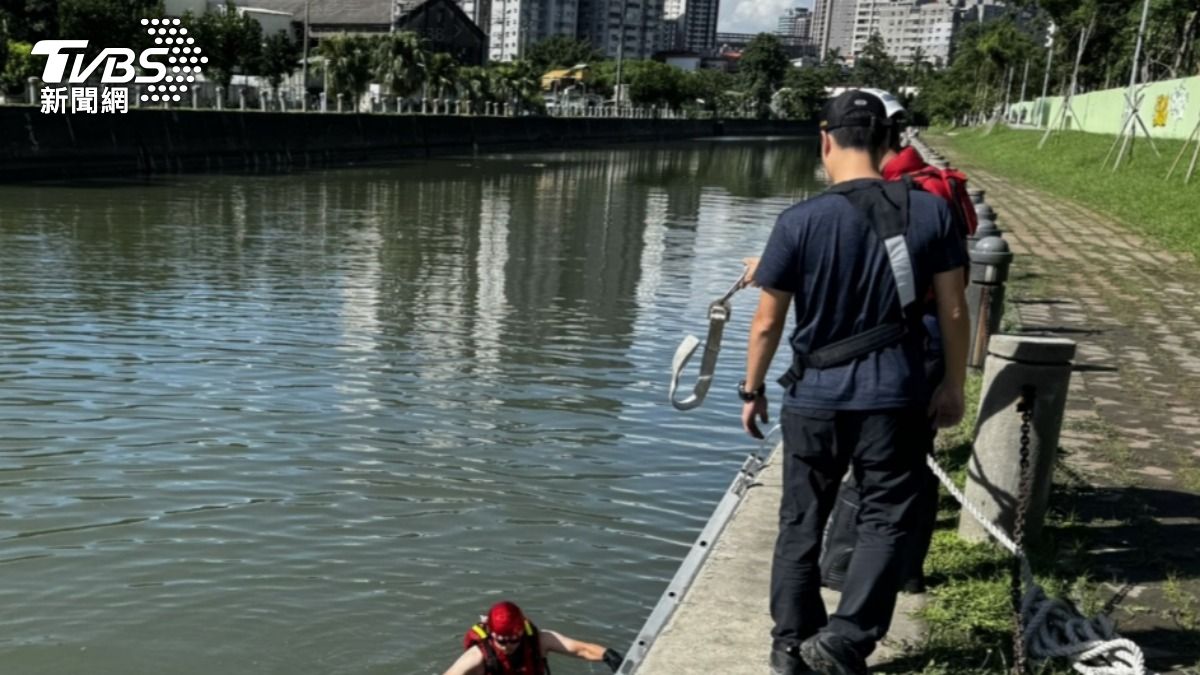 愛河今日發生三起落水死亡案。（圖／TVBS）