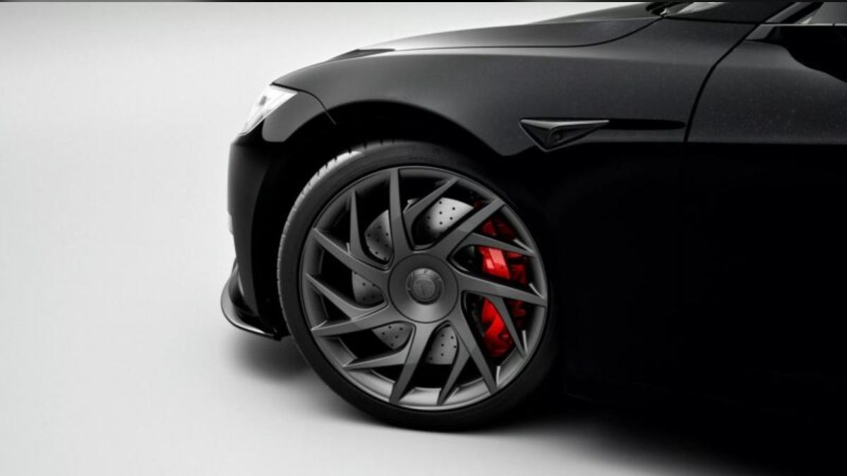 新款Model S跟Model X換上全新設計的低風阻交錯式輪圈。(圖/ Tesla提供)