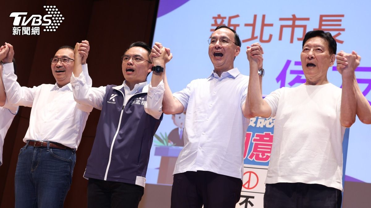 朱立倫、侯友宜、趙少康合體拉抬藍委洪孟楷。(圖/華子琛攝)