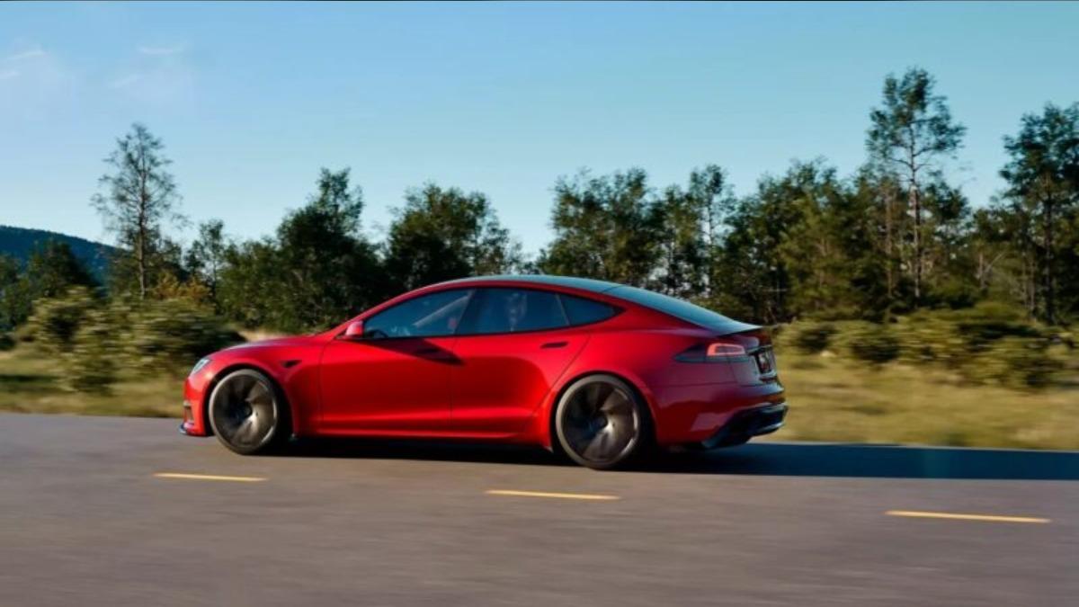 Model S Plaid只需短短2.1秒就能完成0-100km/h加速,極速上看321km/h。(圖/Tesla提供)