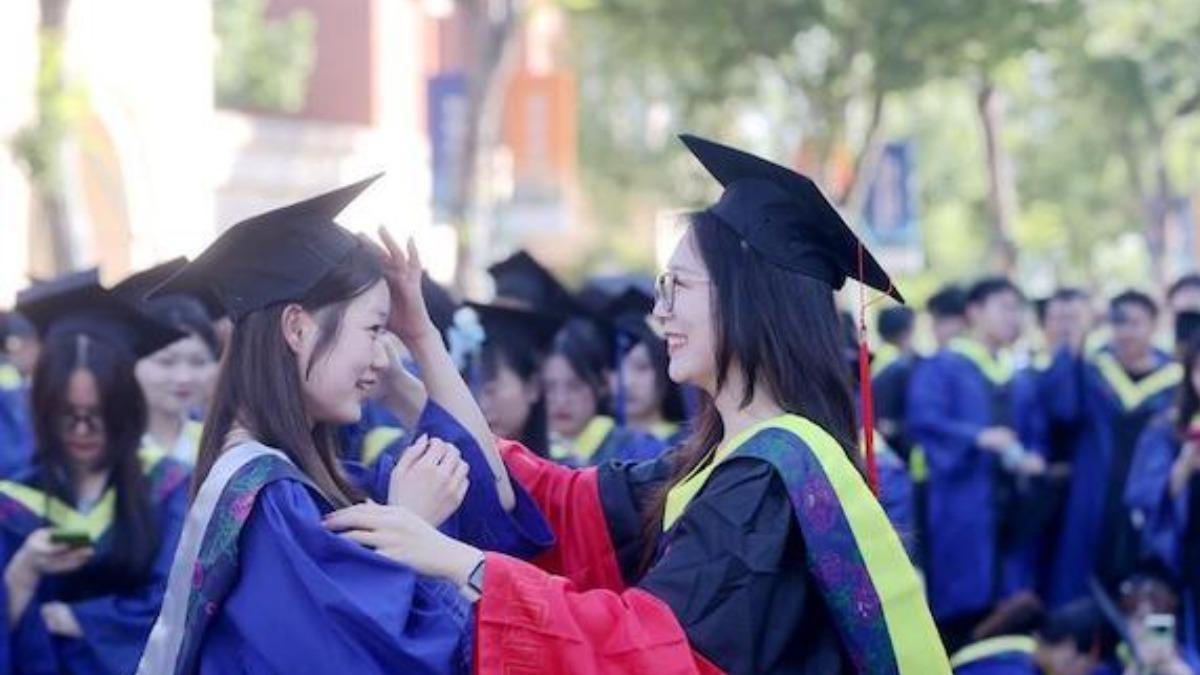 中國今年「就業藍皮書」出爐 大學畢業生平均月薪2.5萬