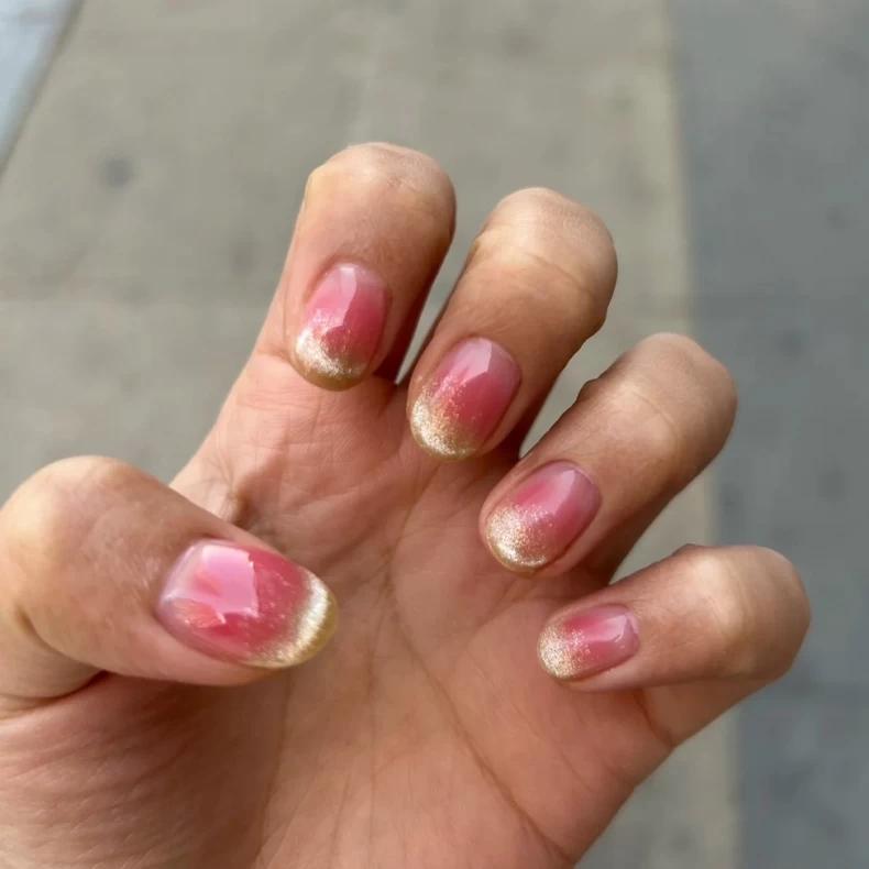 讓人聯想到不自然的洋娃娃妝感,瞬間降低氣質感。(圖/翻攝自小紅書@Achel)