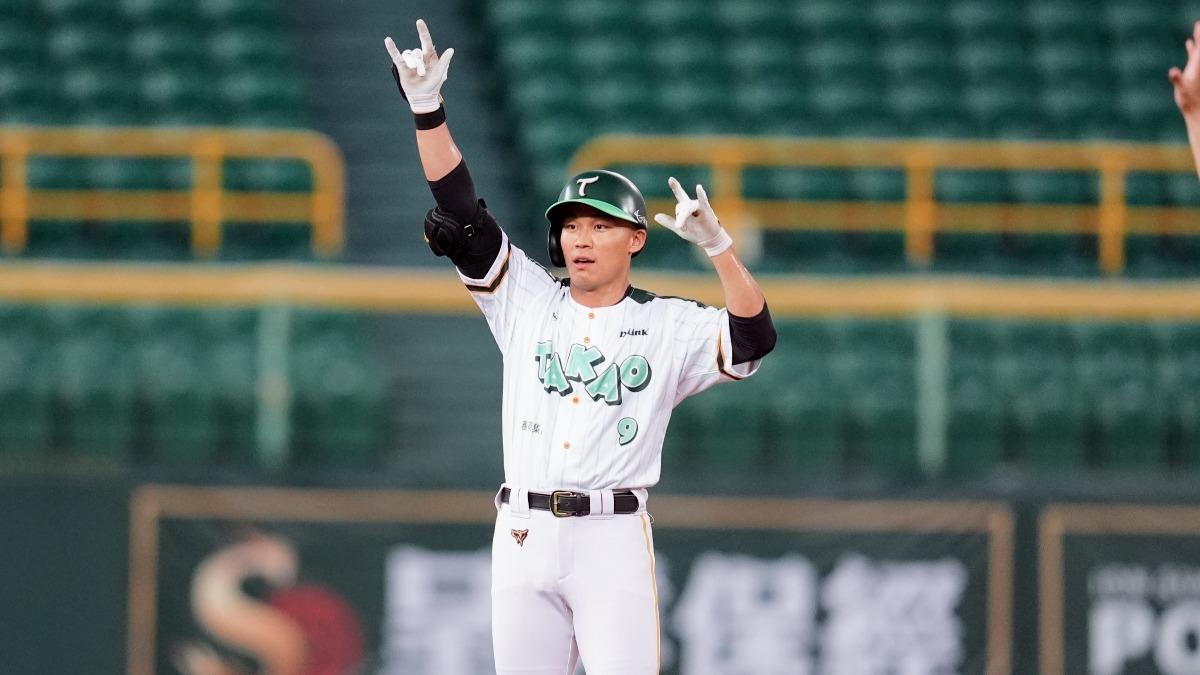 中職/王柏融6局下敲關鍵超前安!助雄鷹退龍隊 獲選單場MVP