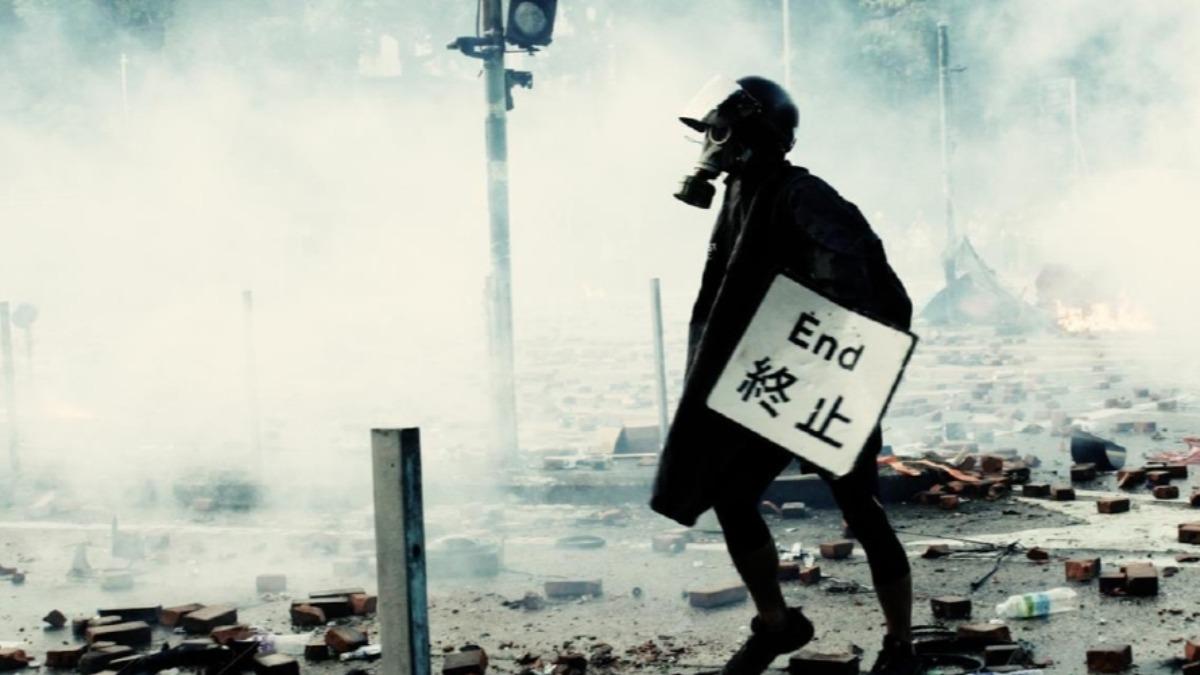 《寧化飛灰》以第一人稱角度,深度解析2019年香港抗爭期間記者在現場的所見所聞與心路歷程。(圖/導演劉健倫提供)