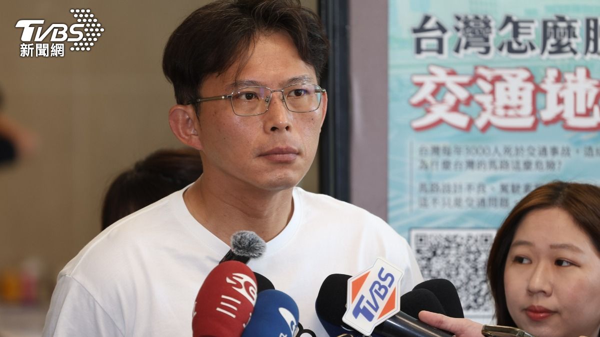 傳總統賴清德令國安局等五機構向藍白黨魁進行國安簡報,民眾黨主席黃國昌稱「國家大事不該由府方透過特定媒體放話。」(圖/華子琛攝)