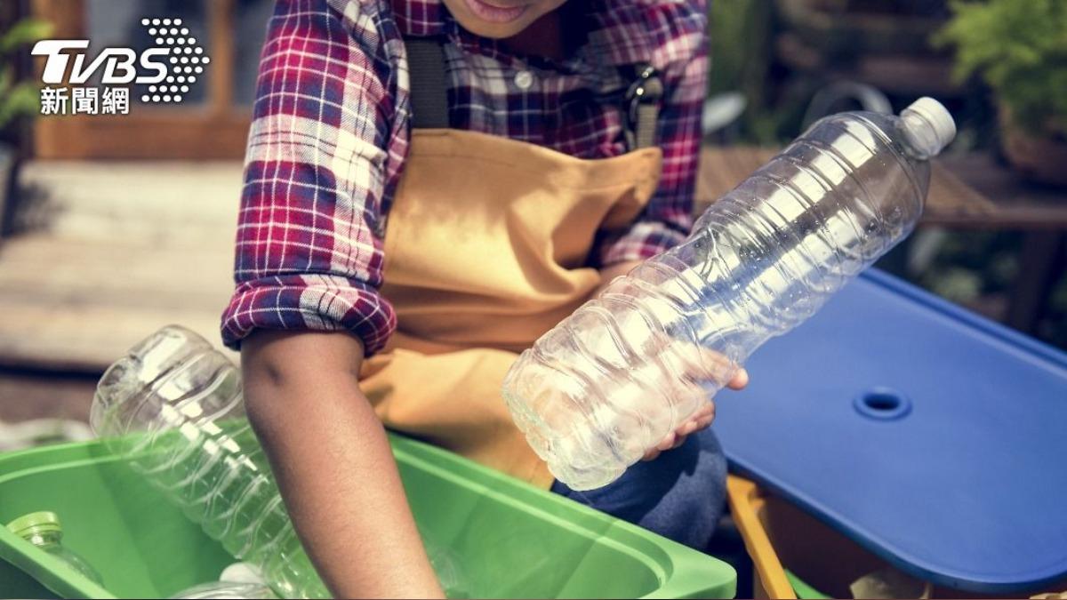 父坐擁5房3地!卻愛「撿廢品去賣」她崩潰 網推測:不是為錢