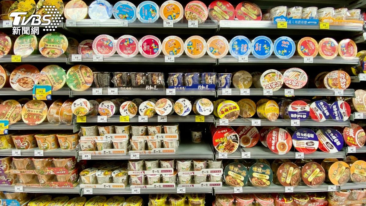 有網友發現一款台灣經典泡麵再度復活。（示意圖／shutterstock達志影像）