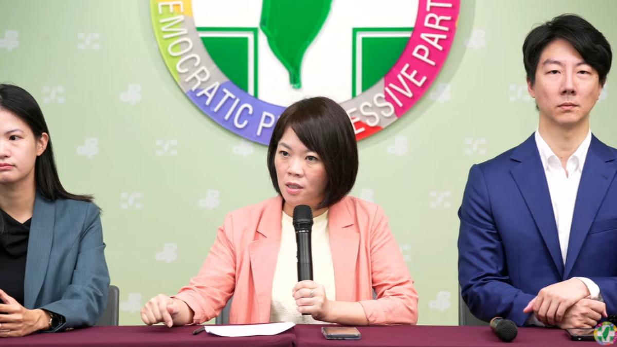 遭爆批賴清德超級蠢 簡舒培現身黨中央喊:藍反大罷免刻意分化