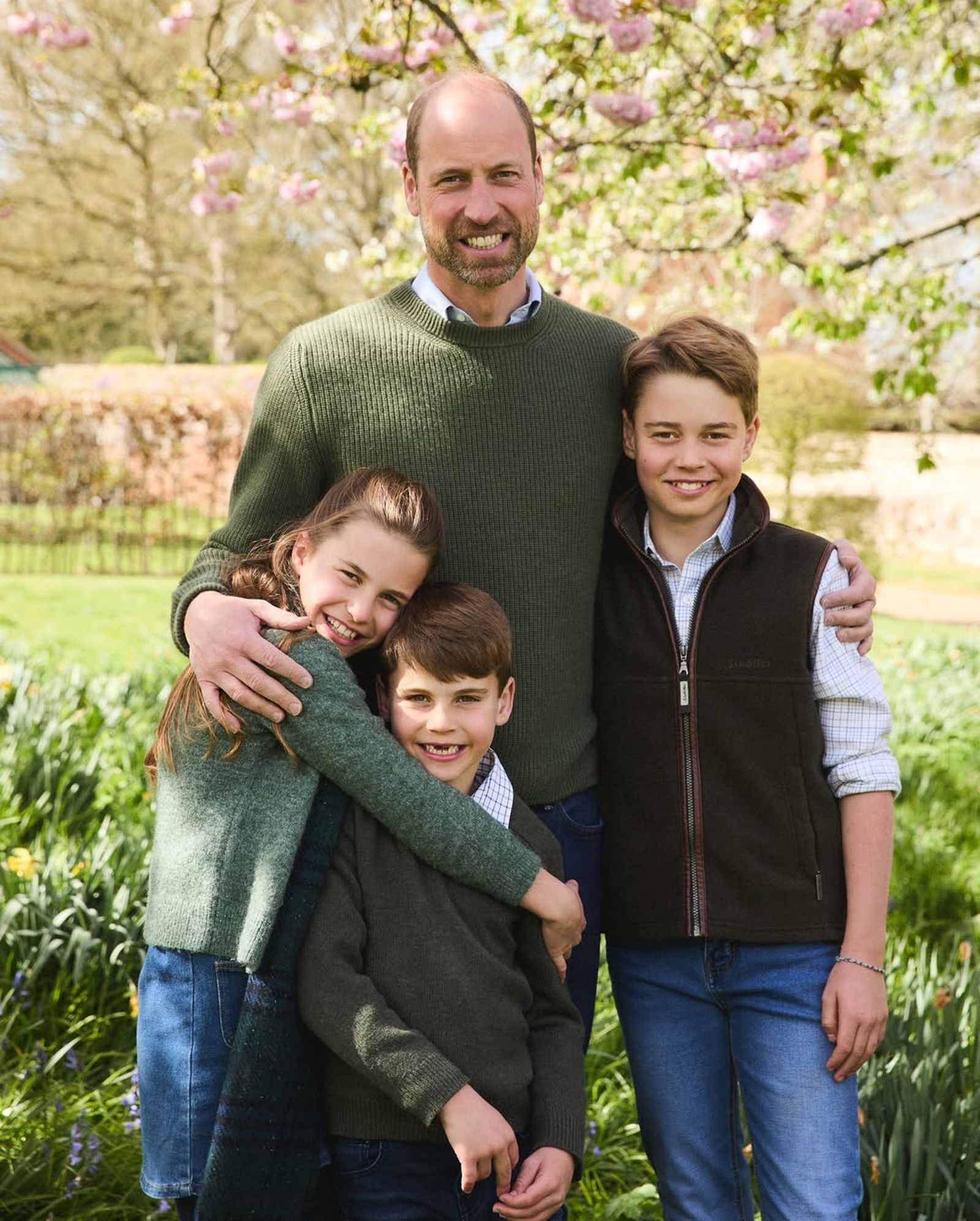 威廉王子與3名子女合照,慶祝父親節,相當溫馨。(翻攝princeandprincessofwales IG)