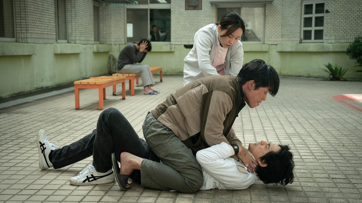 黃迪揚(左)、周渝民對手戲有洋蔥。(圖/CATCHPLAY+、公視、大慕可可提供)