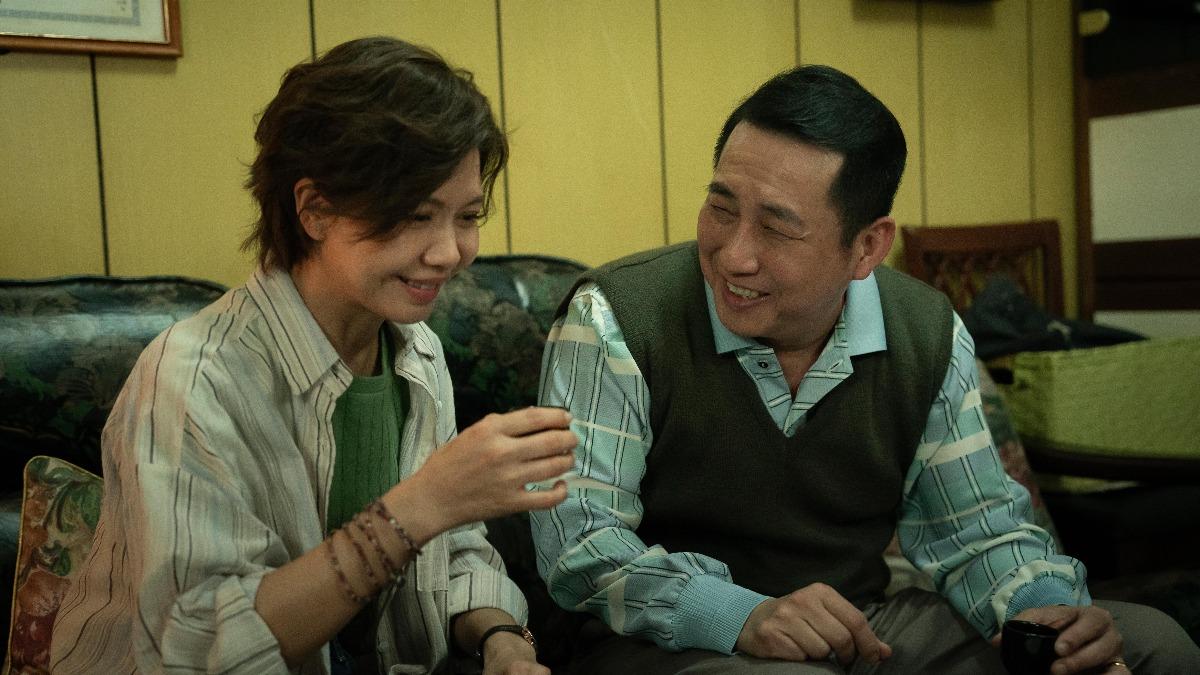 《我們與惡的距離 II》于子育(左)、屈中恆是歡喜冤家。(圖/CATCHPLAY+、公視、大慕可可提供)