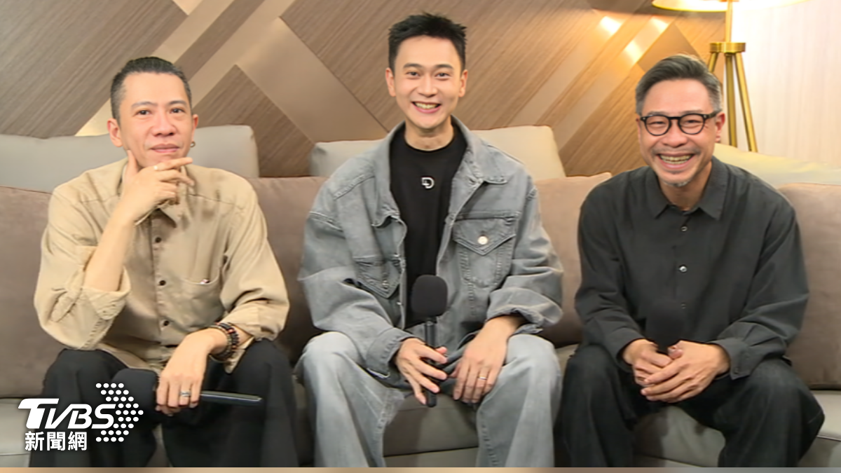 《私家偵探》導演周汶儒(左)、李子俊(右)與劉冠廷接受專訪。(圖/TVBS)