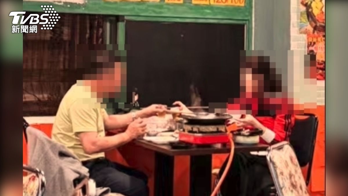 控訴已婚資深教官與其他女子用餐約會。(圖/爆料者提供)